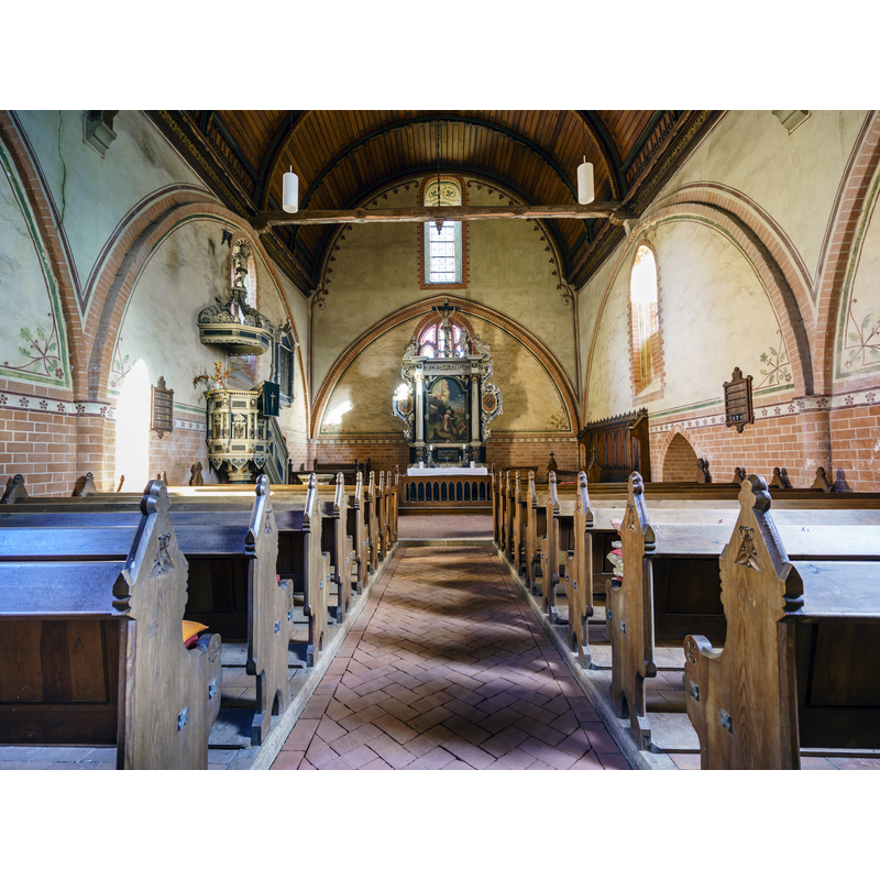 Source caption: "Dorfkirche Moisall - Schiff in Blickrichtung West" -- the present font is partially visible at the far [east] end, left [north] side