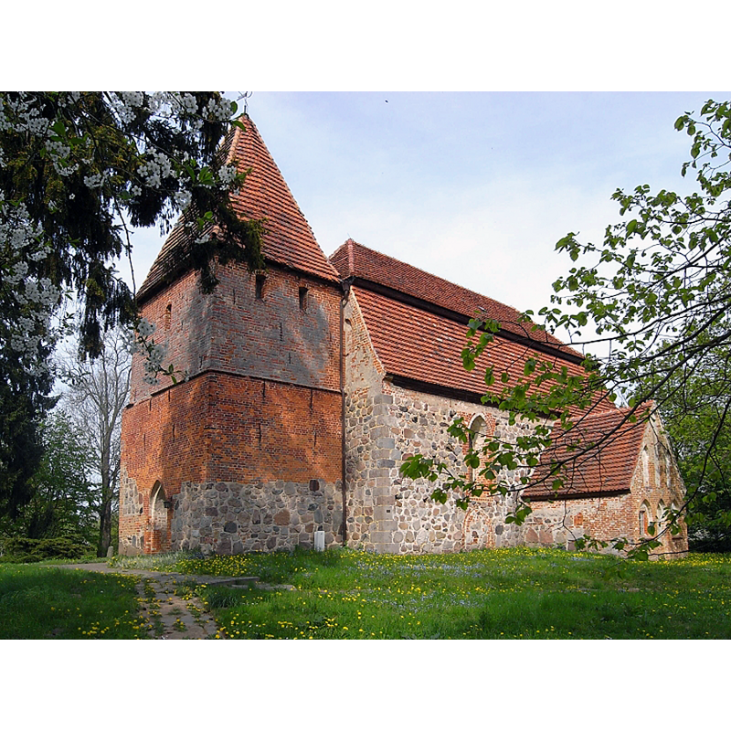 Source caption: "Kirche in Moisall, Landkreis Güstrow, Mecklenburg-Vorpommern, Deutschland" [NB: the district is Rostock].