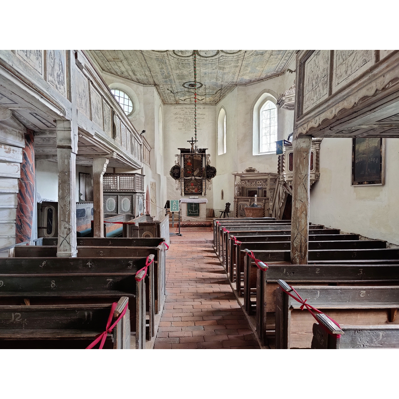 Source caption: "Wehrkirche Höfgen (evangelisch-lutherische Dorfkirche), Stadt Grimma, Landkreis Leipzig, Sachsen, Deutschland"