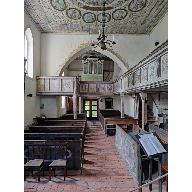 Source caption: "Wehrkirche Höfgen (evangelisch-lutherische Dorfkirche), Stadt Grimma, Landkreis Leipzig, Sachsen, Deutschland"