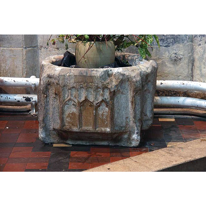 Source caption: "St Mary the Virgin, Great Dunmow, Essex - Redundant font"