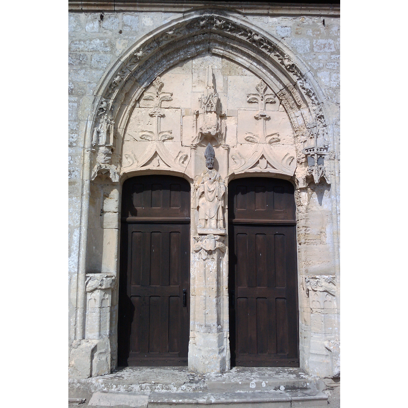 Source caption: "Église de Saint-Côme-du-Mont - Portail méridional de style flamboyant (début XVIe)"