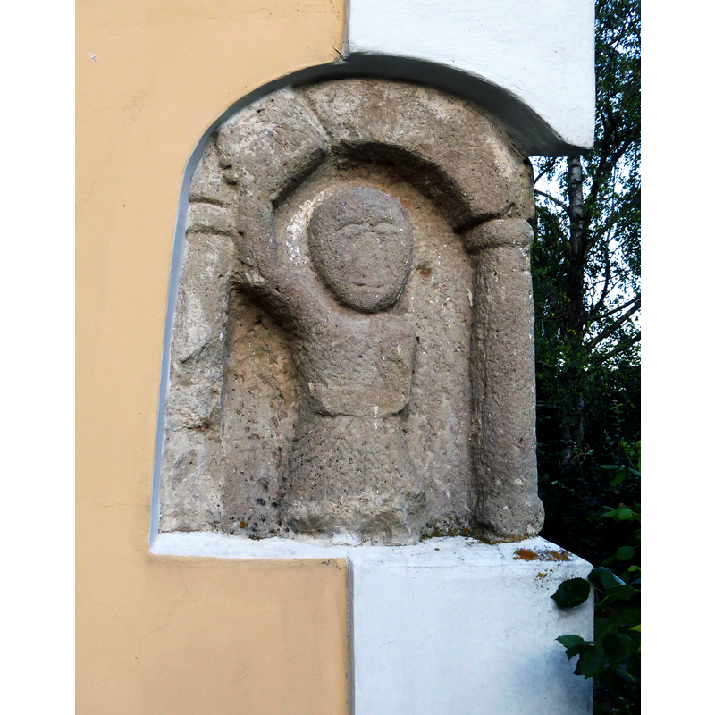 Source caption: "Pfarrkirche hl. Martin, Mühlbach am Manhartsberg, Hohenwarth-Mühlbach am Manhartsberg, Niederösterreich - (romanisches?) Relief, eingemauert in der Südwestecke der Katharinenkapelle"