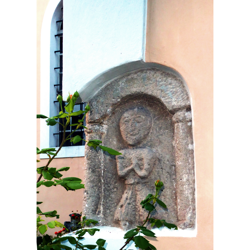 Source caption: "Pfarrkirche hl. Martin, Mühlbach am Manhartsberg, Hohenwarth-Mühlbach am Manhartsberg, Niederösterreich - (romanisches?) Relief, eingemauert in der Südwestecke der Katharinenkapelle"