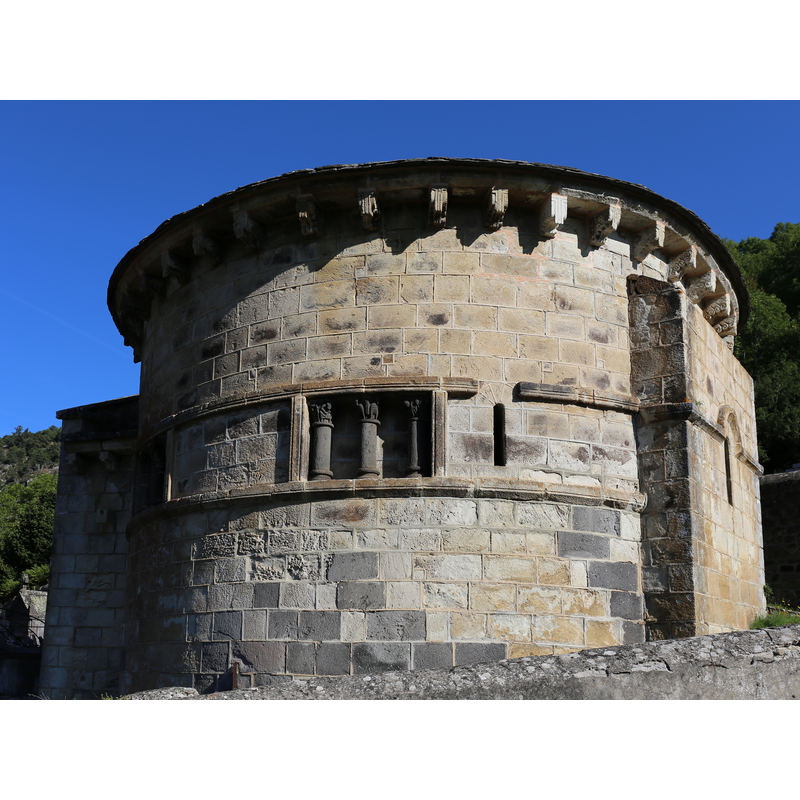 Source caption: "Chapelle funéraire de Chambon-sur-Lac"
