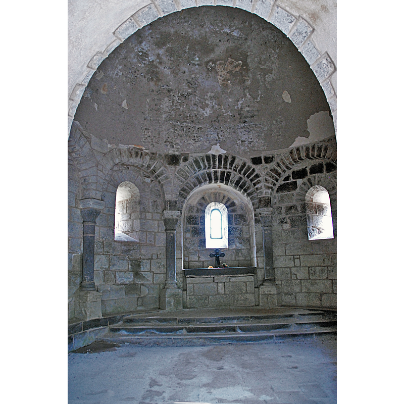 Source caption: "Chambon-sur-Lac, Friedhofskapelle, Inneres aus Narthex"