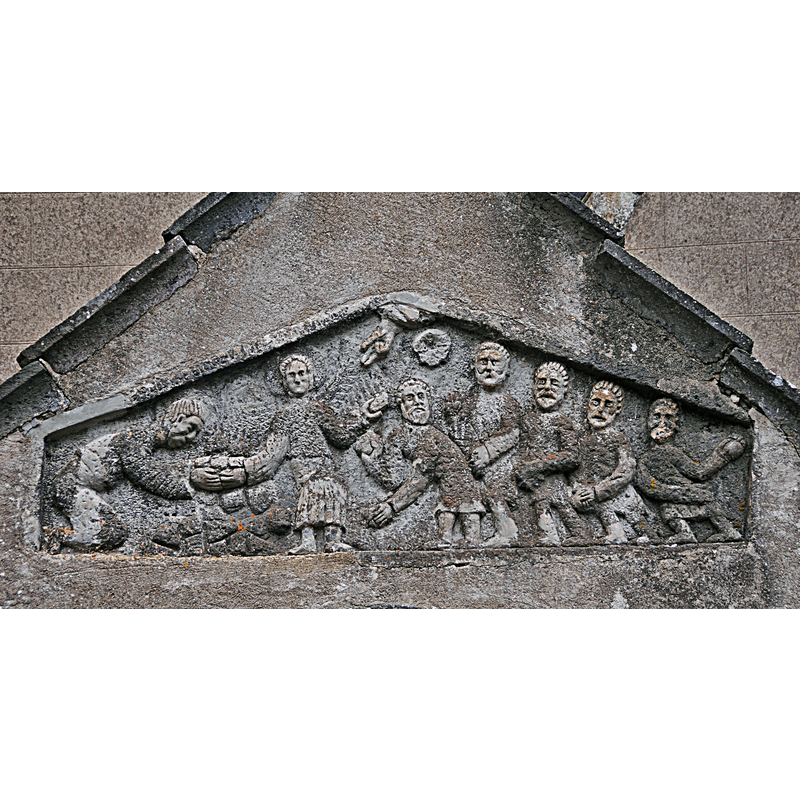 Source caption: "Dorfkirche Chambon-sur-Lac, Tympanon" -- the re-used tympanum featuring the martyrdom of St Stephen is mounted on the west side of the church, on the porch, not on the portal itself