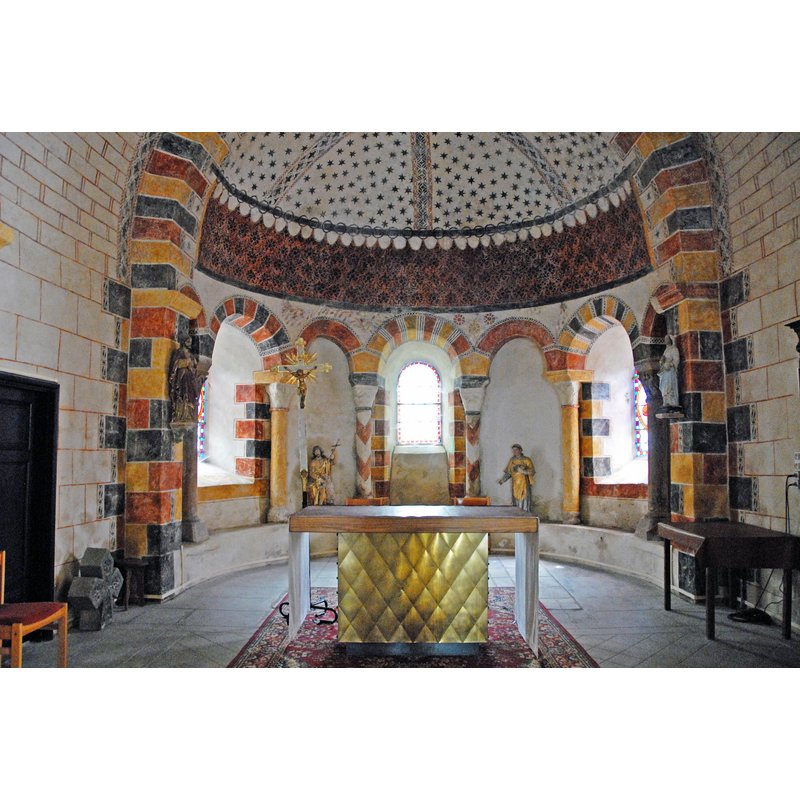 Source caption: "Dorfkirche Chambon-sur-Lac, Chorapsis mit Arkadenkranz"
