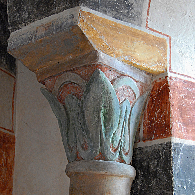 Source caption: "Dorfkirche Chambon-sur-Lac, Blattkapitell, Chorapsis, links außen"