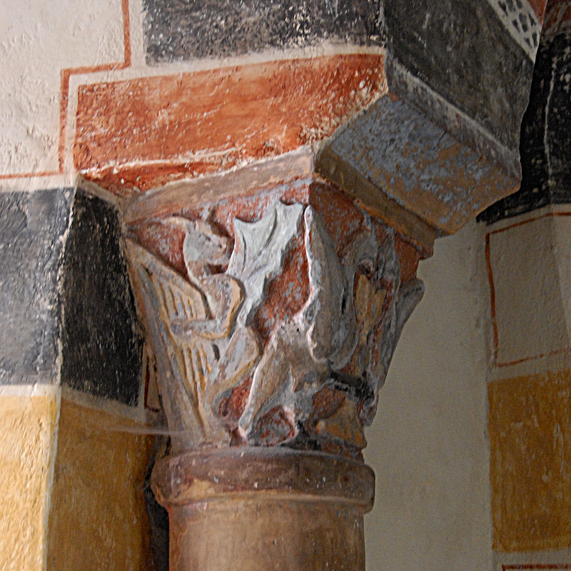 Source caption: "Dorfkirche Chambon-sur-Lac, Kapitell, südseite Chorapsis, Drache spielt Zither"
