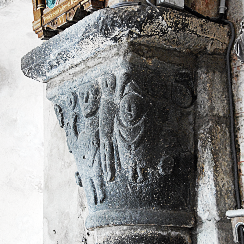 Source caption: "Dorfkirche Chambon-sur-Lac, Kapitell, Schiff, Südwand, zw. Joch 2 u. 3" -- probably by the same hand that carved some of the capitals in the nearby funerary chapel, including the Circumcision of Abraham