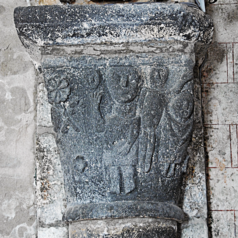 Source caption: "Dorfkirche Chambon-sur-Lac, Kapitell, Schiff, Südwand, zw. Joch 2 u. 3" -- probably by the same hand that carved some of the capitals in the nearby funerary chapel, including the Circumcision of Abraham