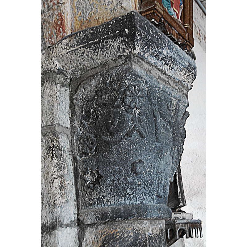 Source caption: "Dorfkirche Chambon-sur-Lac, Kapitell, Schiff, Südwand, zw. Joch 2 u. 3" -- probably by the same hand that carved some of the capitals in the nearby funerary chapel, including the Circumcision of Abraham