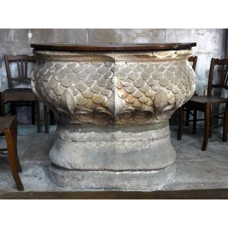 Source caption: "Champagne-sur-Oise (95), église N.D. de l'Assomption, fonts baptismaux"