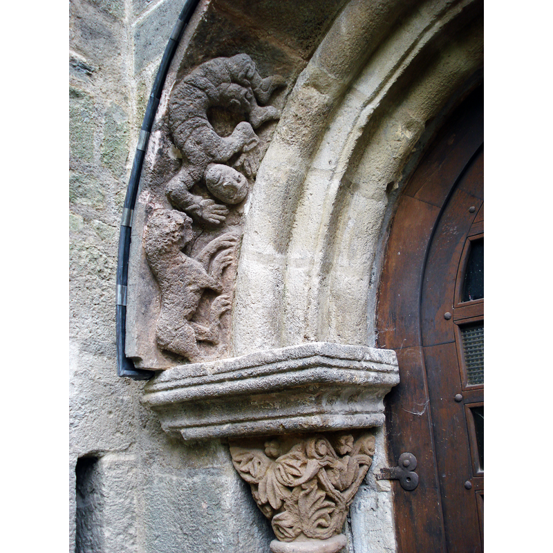 Source caption: "Chamalières-sur-Loire, église Saint-Gilles, détail sculpté du portail."
