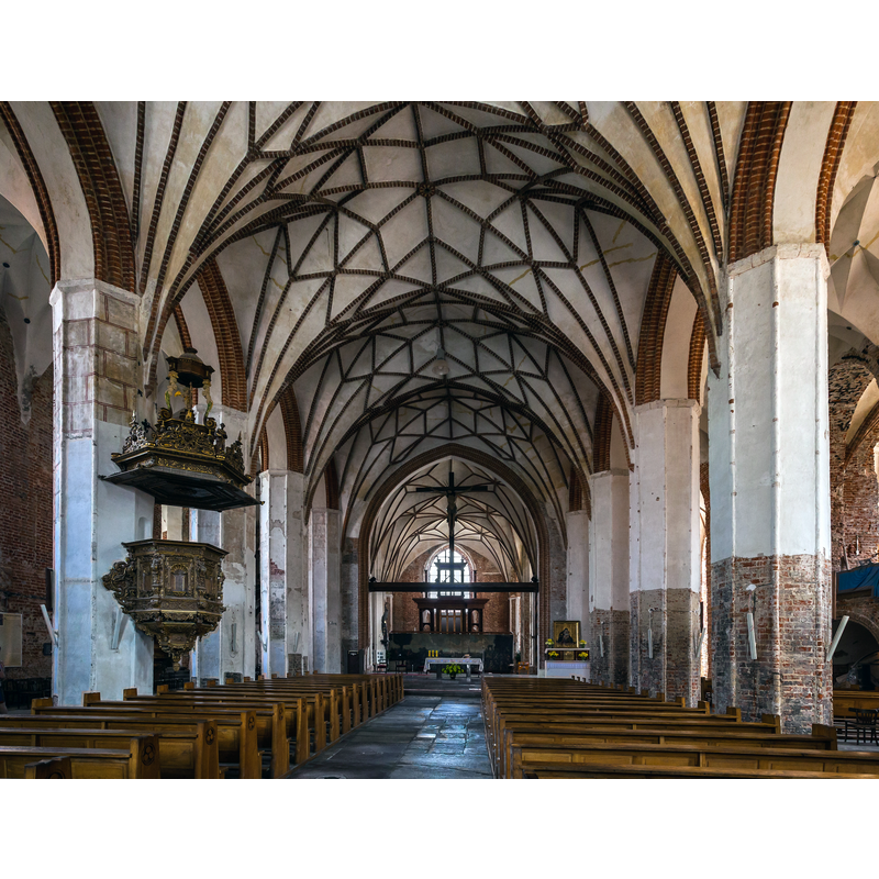 Source caption: "Iglesia de Santa Catalina, Gdansk, Polonia"