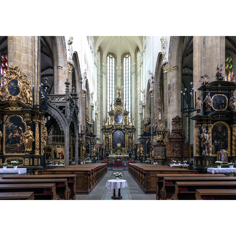 Source caption: "Innenraum der Teynkirche (tschechisch Kostel Matky Boží před Týnem oder Týnský chrám) in der Altstadt von Prag, Tschechien"