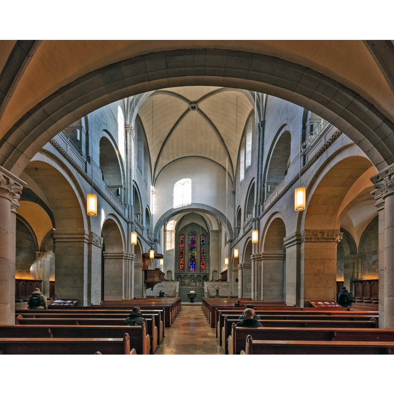 Source caption: "Grossmünster, Zúrich, Suiza"