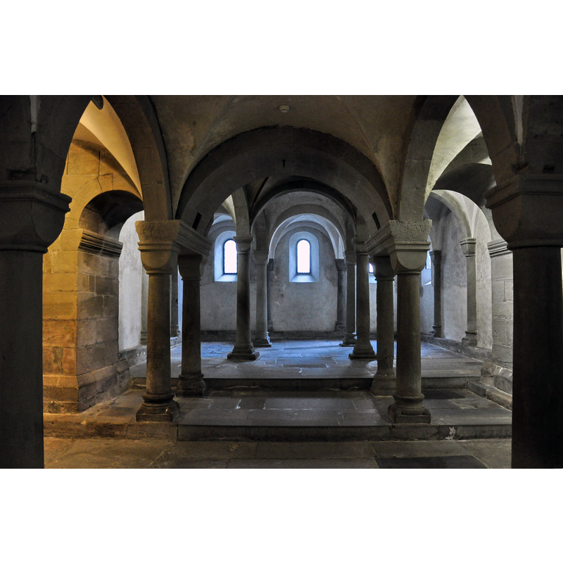 Source caption: "Grossmünster - Innenansicht - Krypta"