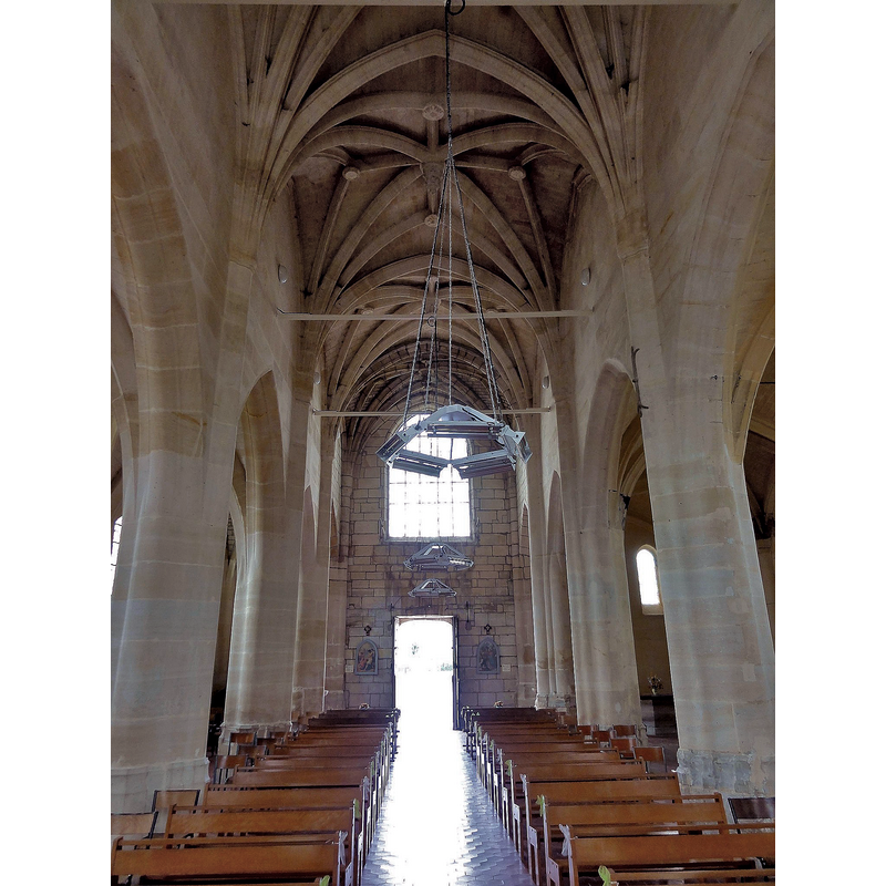 Source caption: "Le Mesnil-en-Thelle (60), église Saint-Michel, chœur, vue vers l'ouest"