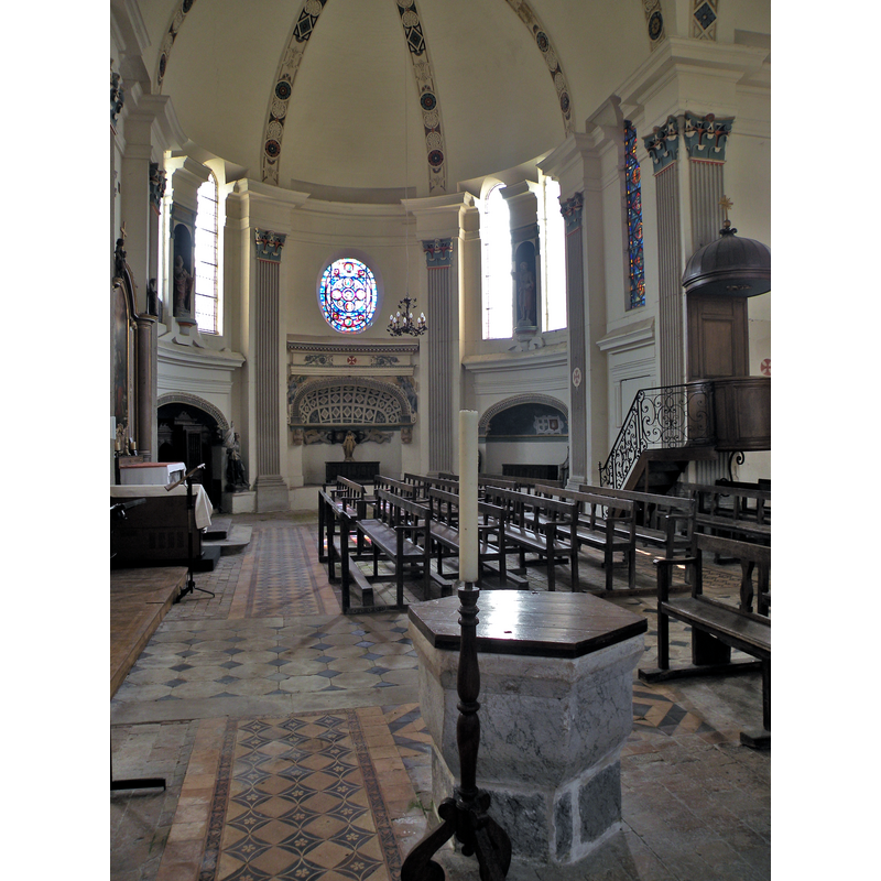 Source caption: "Intérieur de l'église Saint-Pierre et Saint-Paul de Jouy-sous-Thelle" -- the font and cover in the foreground