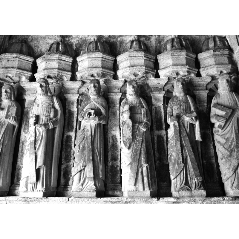 Source caption: "Südportal der Kirche St. Mélar des Umfriedeten Pfarrbezirks, Locmélar, Département Finistère, Region Bretagne, Frankreich"