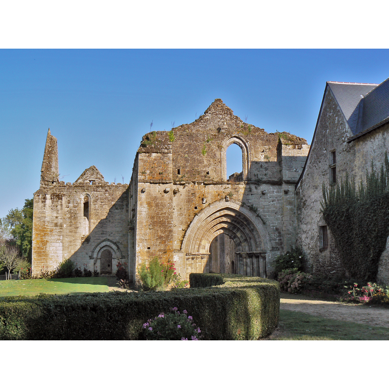 Source caption: "Porte d'entrée de l'abbaye de l'Île-Chauvet"