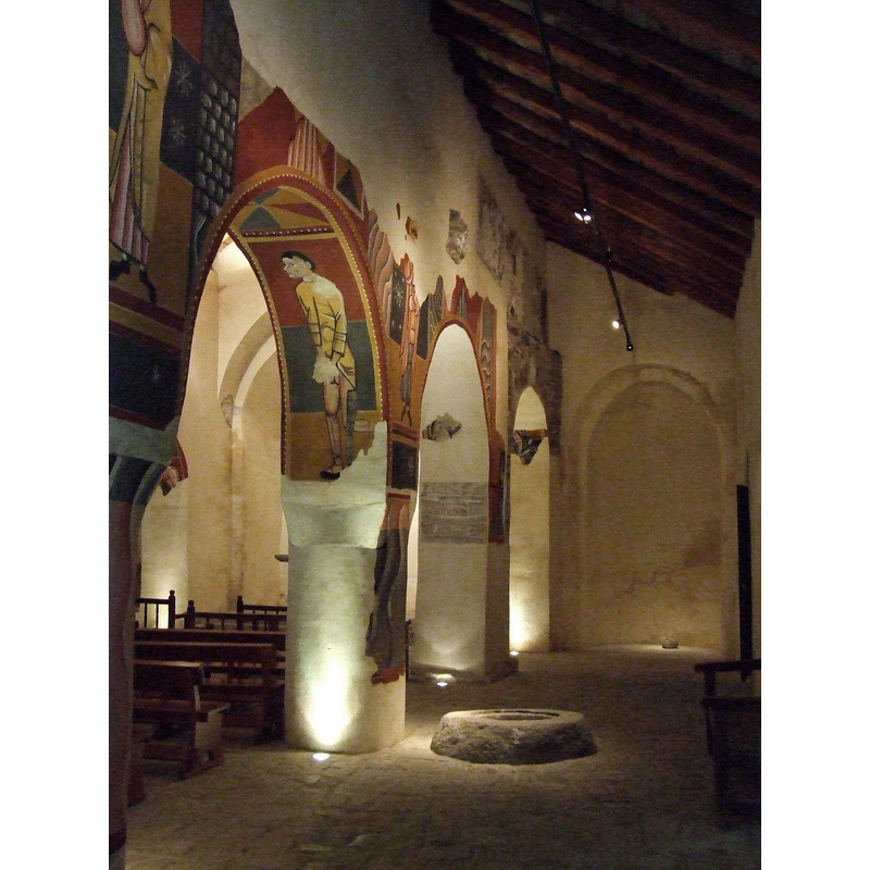 Source caption: "Nau interior de Sant Joan de Boí (Vall de Boí, Alta Ribagorça)" [NB: replica: original frescoes at the MNAC}