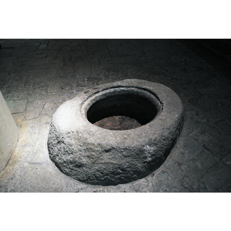 Source caption: "Katholische Pfarrkirche Sant Joan in Boí (Vall de Boí) in der Provinz Lleida (Katalonien/Spanien)" -- identified in another source [cf. FontNotes] as a tithe-oil tank [known in Catalan as 'pica d'oli']