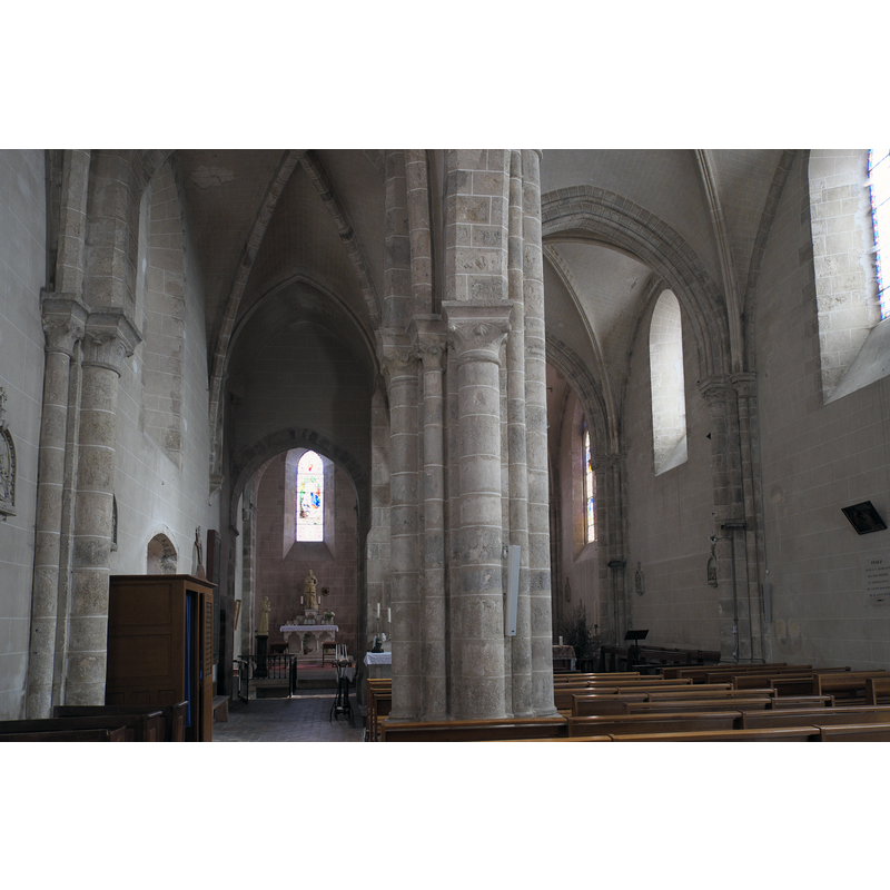 Source caption: "Katholische Pfarrkirche Notre-Dame-de-l'Assomption (Mariä Himmelfahrt) in Boigneville im Département Essonne (Île-de-France/Frankreich), Innenraum"