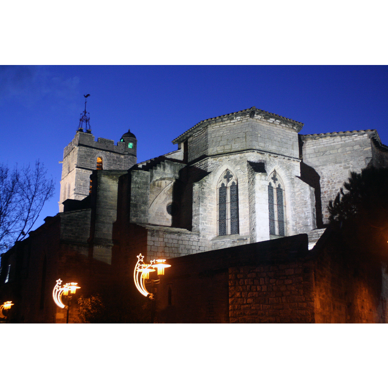 Source caption: "Frontignan (Hérault) - Église Saint-Paul - chevet illuminé et décorations de Noël."