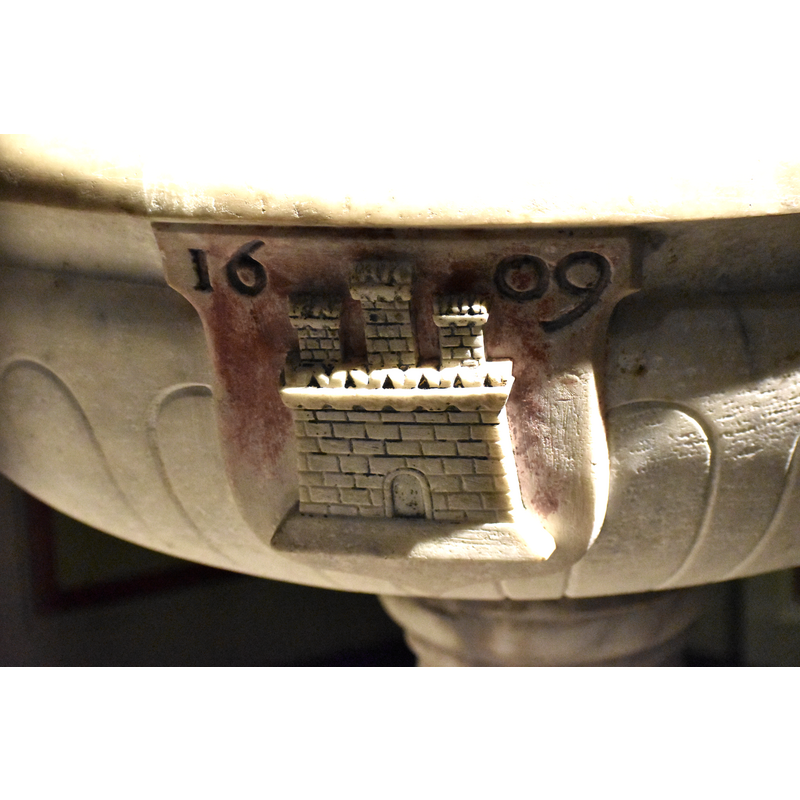 Source caption: "Église de Saint-Paul de Frontignan : détail des fonts baptismaux."