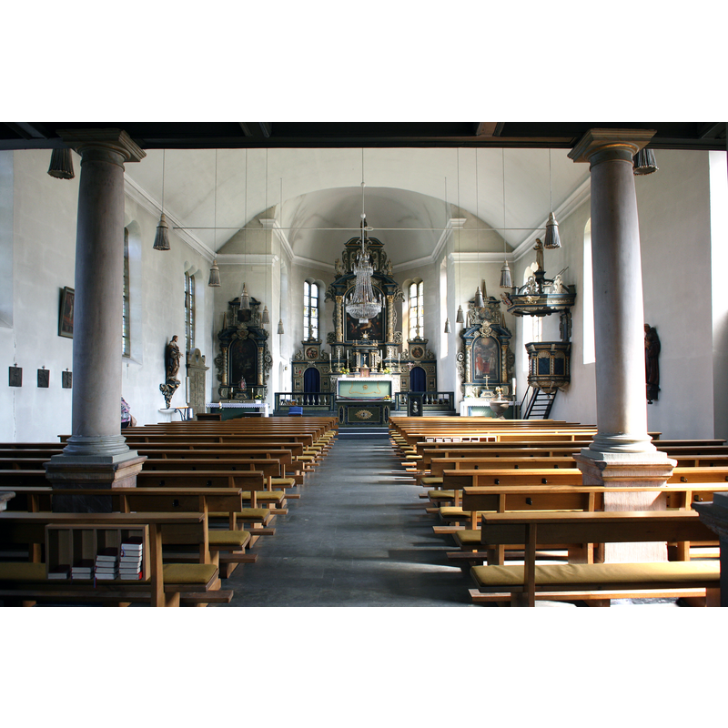 Source caption: "St. Johannes der Täufer, Hofstiege in Bad Bentheim" -- the baptismal font is partially visible by the pulpit and the southeast side altar
