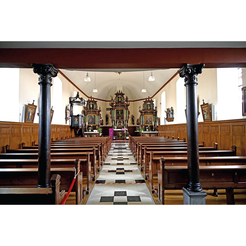 Source caption: "St. Martin (Aldringen), Innenraum mit Blick zum Altar"