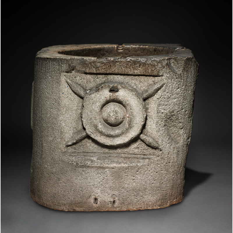 described in the Museum entry as: "Well Head 700s-800s. Lombardic, Italy, Venice(?), Migration period. Limestone Overall: 66.7 x 77.5 x 79.4 cm (26 1/4 x 30 1/2 x 31 1/4 in.) Weight: 1150 lbs."