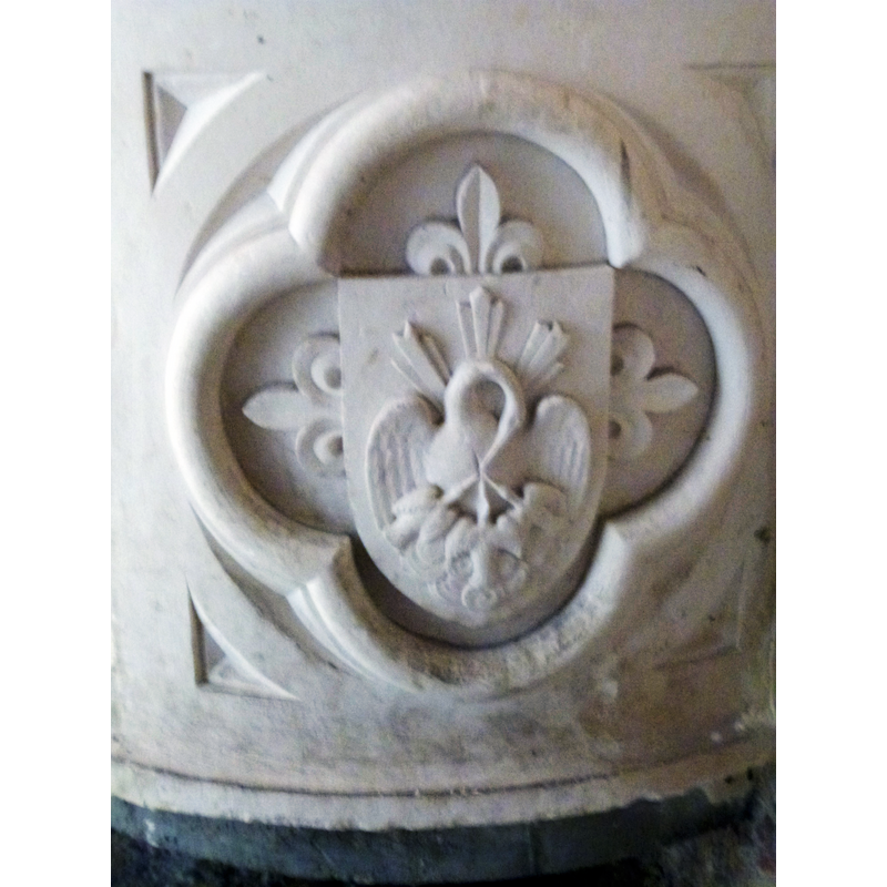 Source caption: "Détail de la cuve baptismale placée dans la chapelle gothique de l'église Sainte-Eulalie de Sainte-Eulalie-de-Cernon (Aveyron, France)"