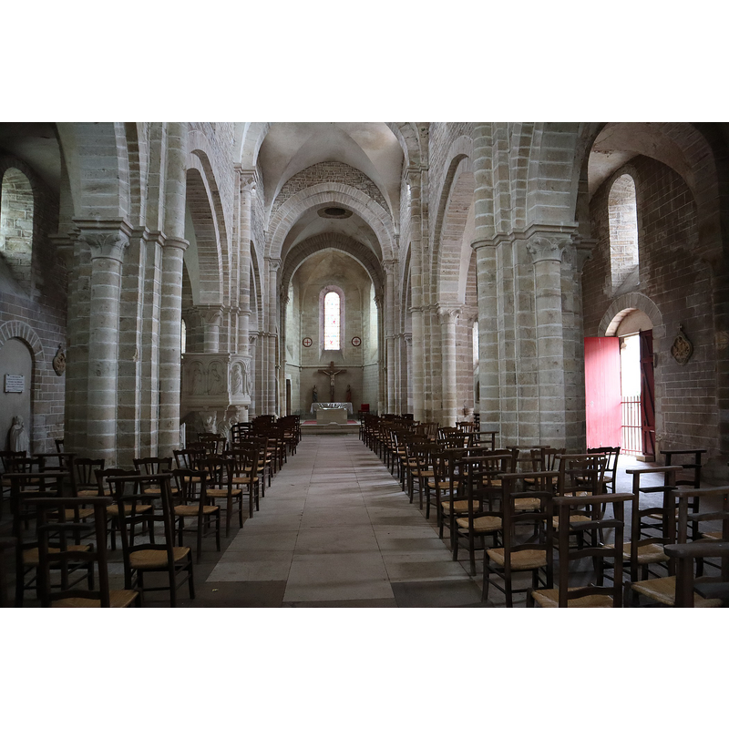 Source caption: "Intérieur de l'église Notre-Dame-de-la-Nativité de Pontaubert"