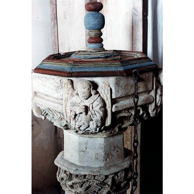Source caption: "Fonts baptismaux, vue partielle"