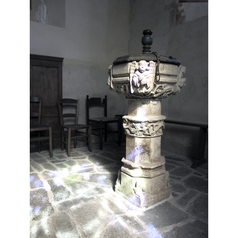 Source caption: "Église Saint-Léger de Saint-Jean-des-Champs - Fonts baptismaux"