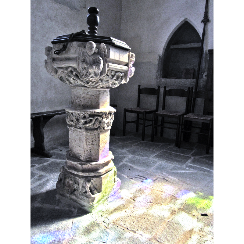 Source caption: "Église Saint-Léger de Saint-Jean-des-Champs - Fonts baptismaux"