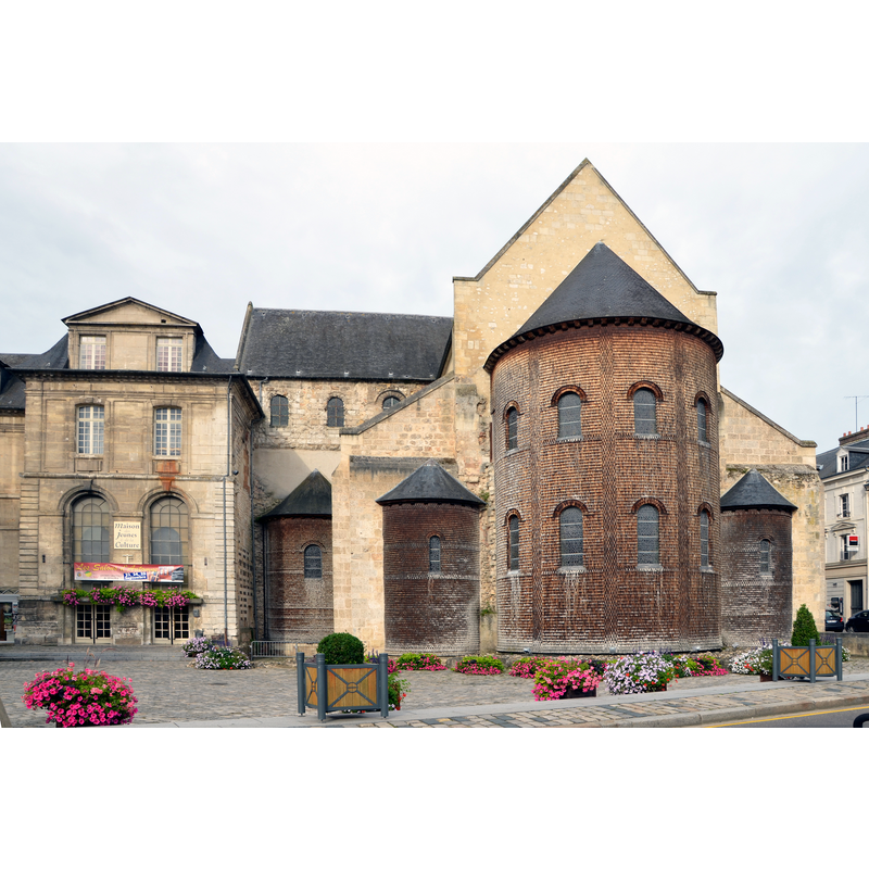 Source caption: "Eglise de l'abbaye Notre-Dame de Bernay, Eure, France"