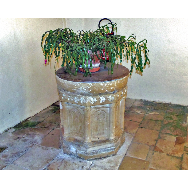 Source caption: "Trungy (Normandie, France). Les fonts baptismaux de l'église Saint-Vigor."