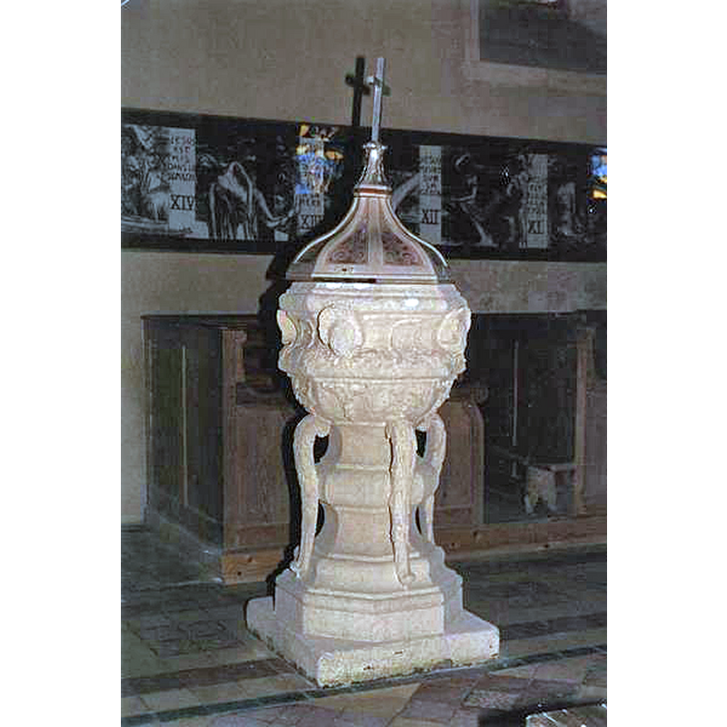 Source caption: "Fonts baptismaux, vue générale [...] 1989 [...] Avant restauration"