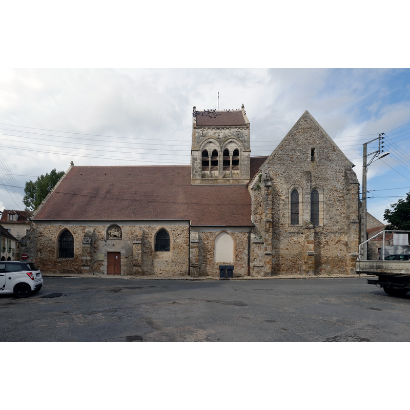 Source caption: "Façade sud de l'église Saint-Martin de Sablonnières."