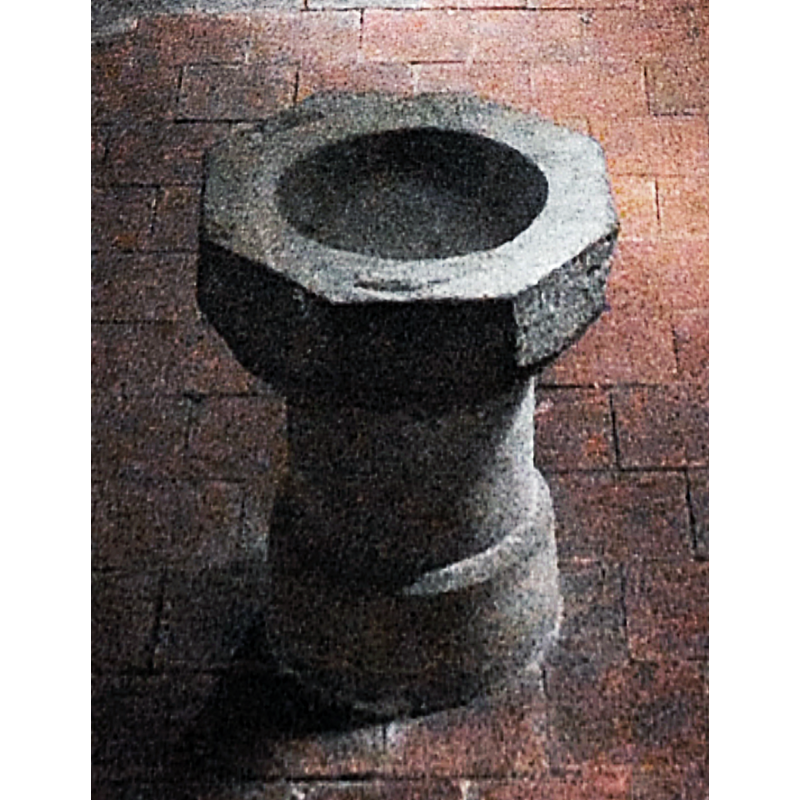 Source caption: "ein Taufstein in Form einer achteckigen Kuppa auf modernem Schaft, vermutlich aus dem 13. Jahrhundert"