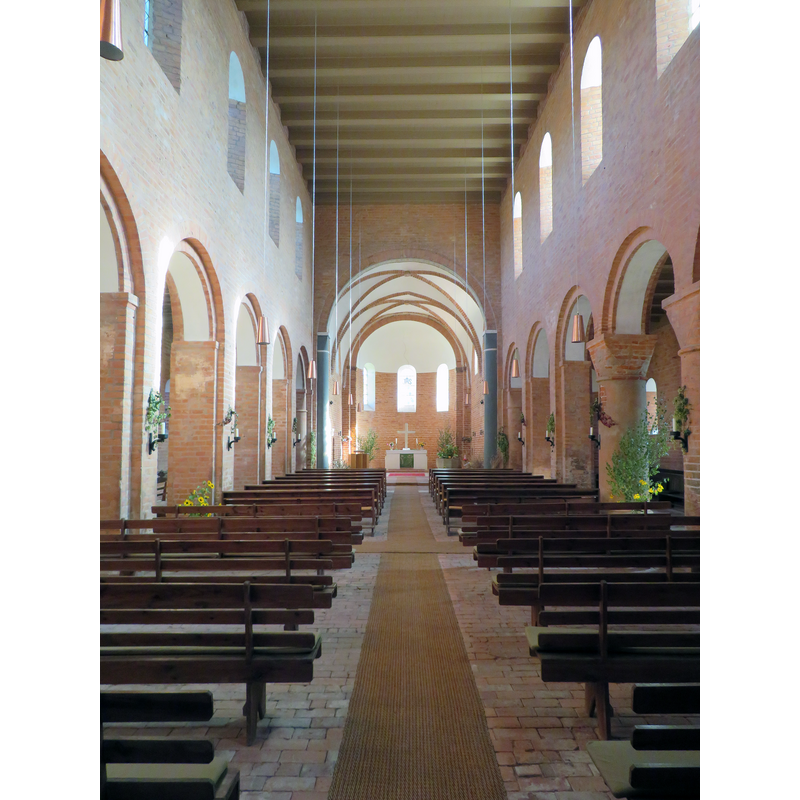 Source caption: "Die Pfarrkirche St. Laurentius und St. Nikolaus in Sandau (Elbe). Blick zum Chor"