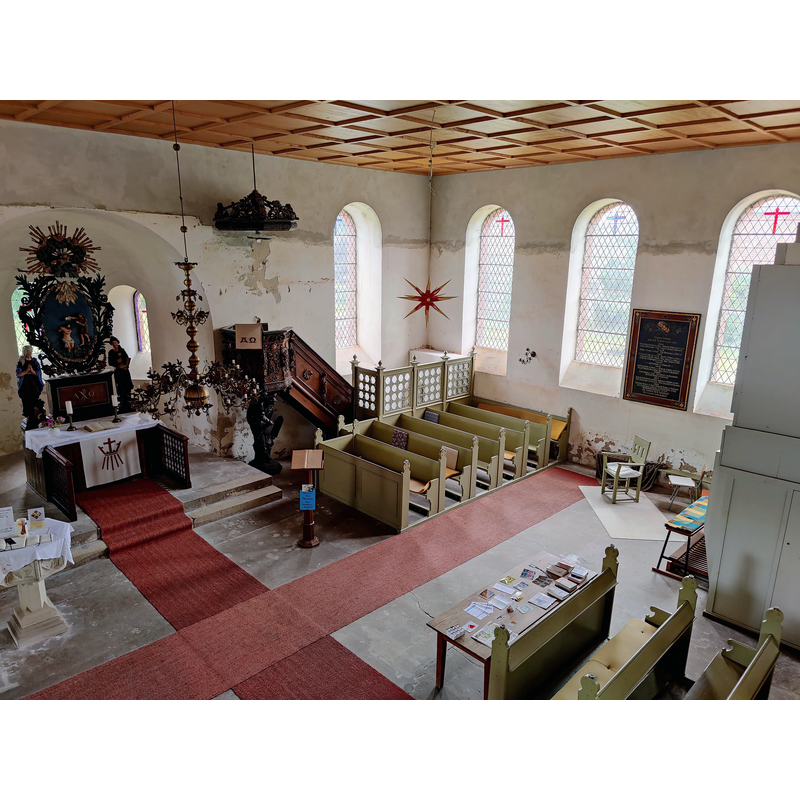 Source caption: "Evangelische Dorfkirche Rohrberg, Altmarkkreis Salzwedel, Sachsen-Anhalt, Deutschland" -- showing the post-Reformation font on the left