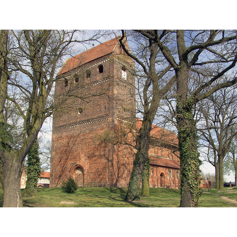 Source caption: "Romanische Dorfkirche in Schönhausen (Elbe)"