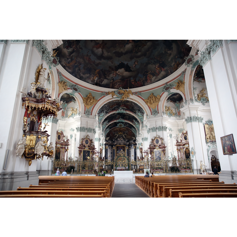 Source caption: "Mittelschiff der Stiftskirche St. Gallus und Otmar"
