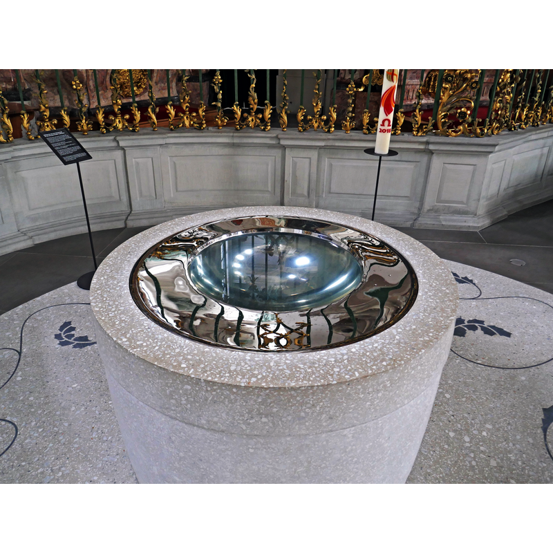 Source caption: "Stiftskirche St. Gallen - Taufbecken."